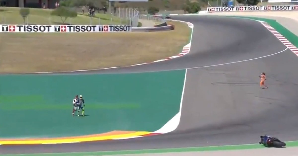 SBK, Portimao : Locatelli assomme van der Mark et le Néerlandais réagit d’un coup