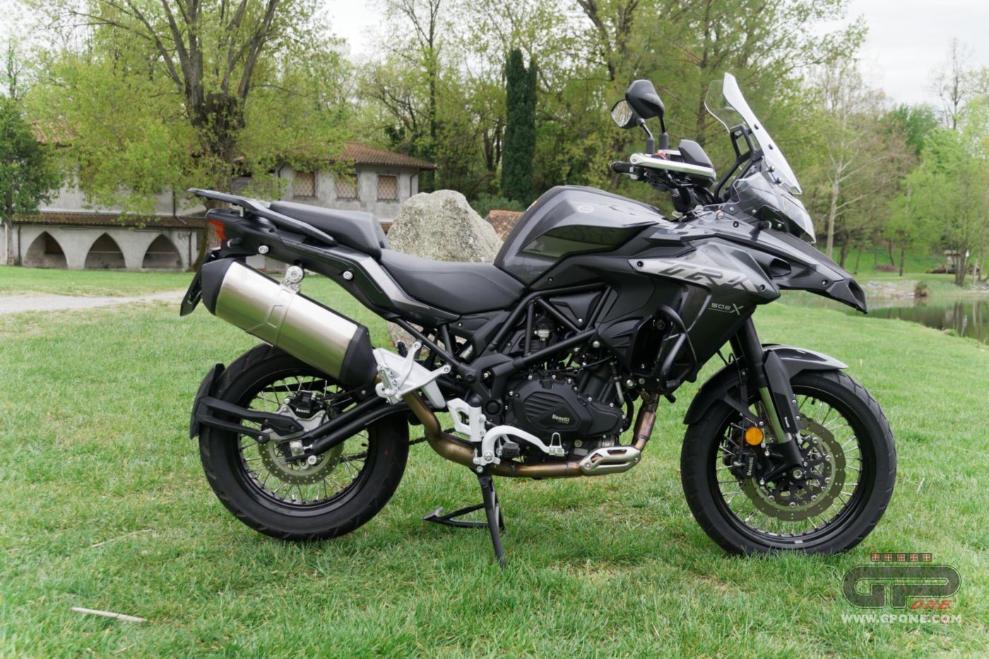 Benelli TRK 502, le rappel arrive.  Problème de suspension