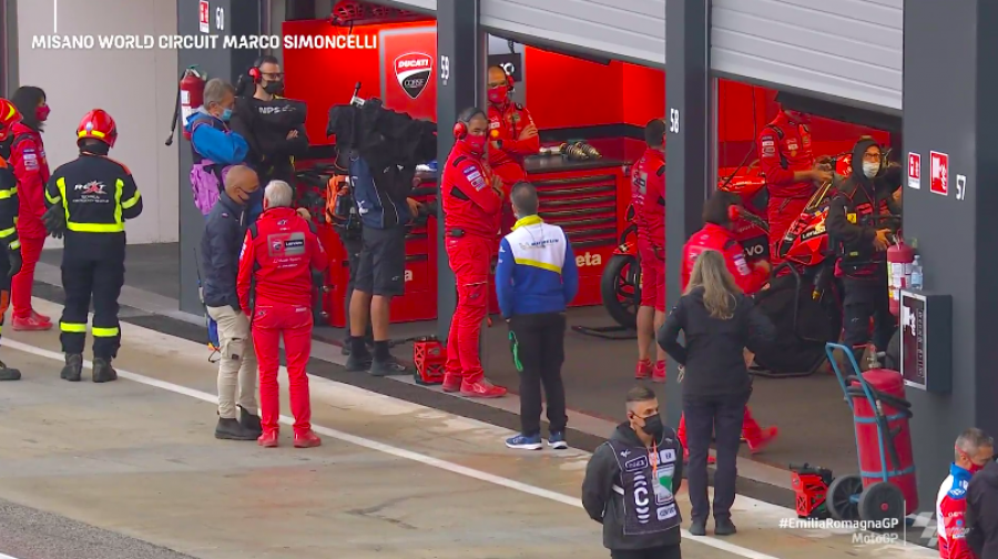 MotoGP: Zarco fa il vuoto sul bagnato in FP1 a Misano: Marquez 2°, cade Bagnaia