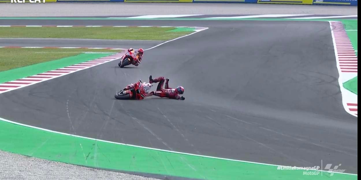 MotoGP, VIDEO La chute de Bagnaia qui a donné le titre à Quartararo