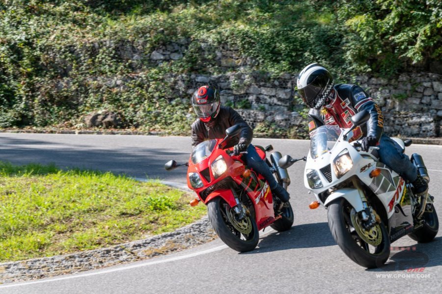 Moto - Test: Prova Honda VTR 1000 SP1 & SP2: a spasso con due magnifiche ventenni