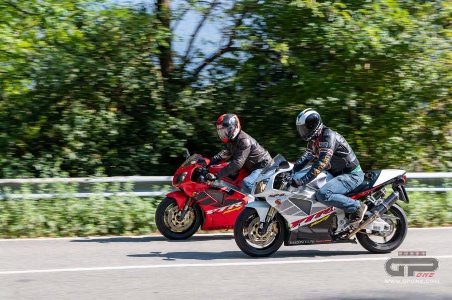 Moto - Test: Prova Honda VTR 1000 SP1 & SP2: a spasso con due magnifiche ventenni