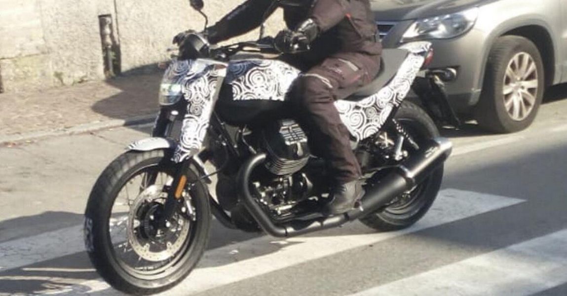 Moto Guzzi V7 2022 : voici les photos espion d’une nouvelle version