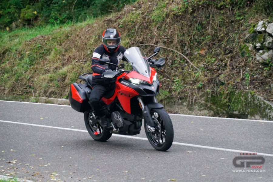 Moto - Test: Prova video Ducati Multistrada V2 S: il compromesso perfetto