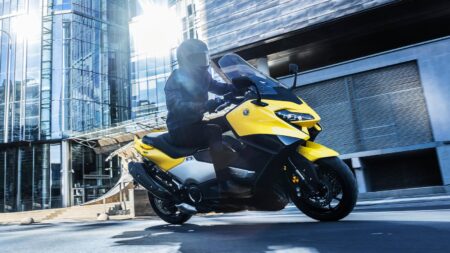 Yamaha TMAX 2022 : révolution high-tech et look encore plus sportif