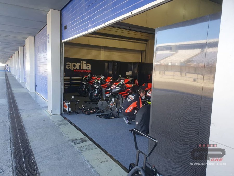 MotoGP: I collaudatori (più Vinales) scaldano i motori nei test di Jerez