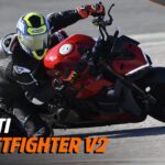 Essayez Ducati Streetfighter V2 : Visage de Joker, hyper caractère !