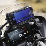 BMW Motorrad ConnectedRide Cradle : le smartphone veut aussi sa part