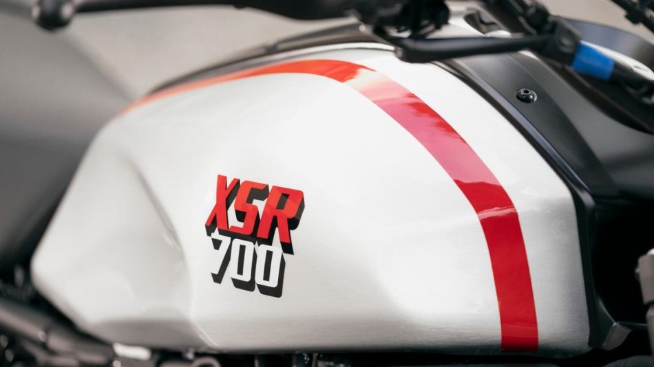 : Eicma 2021 - Yamaha XSR700 2022: nuove grafiche e XSR700 XTribute