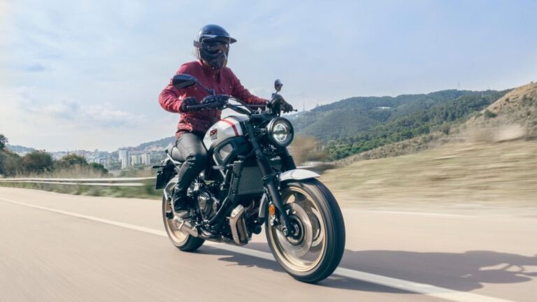 Eicma 2021 - Yamaha XSR700 2022 : nouveaux graphismes et XSR700 XTribute