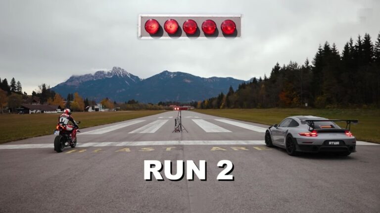 Ducati Panigale V4 S vs Porsche GT2 RS : qui gagne la drague ?
