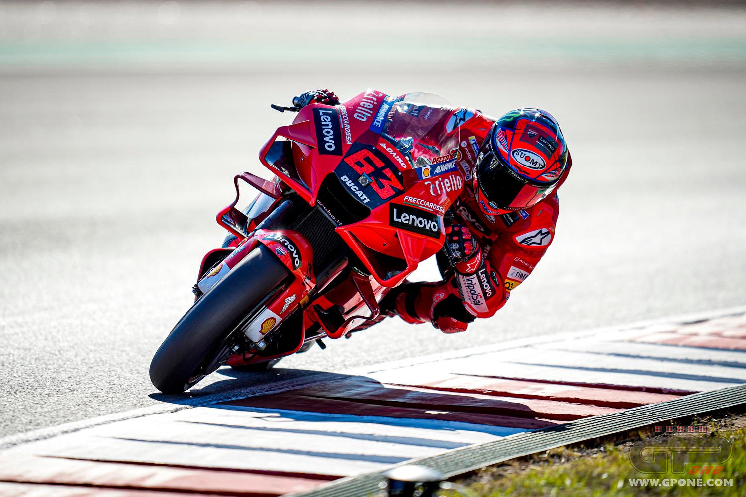 MotoGP, Bagnaia gagne à Portimao et donne le titre constructeurs à Ducati, Quartararo tombe