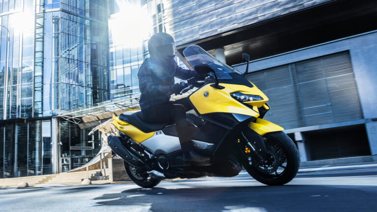 Yamaha TMAX 2022 - PHOTOS EICMA EN DIRECT : la révolution de la haute technologie