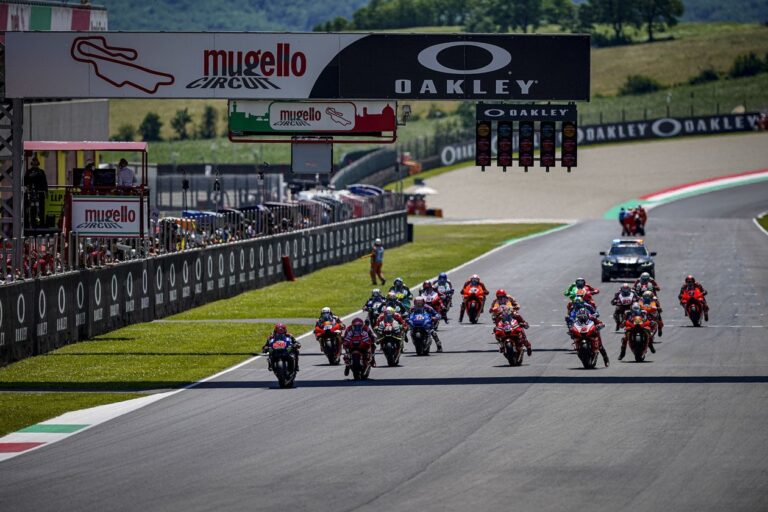 MotoGP, Pernat donne les voix : 3 au bulletin à Rossi. Phénomène Marquez, Quartararo 10 !