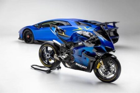 Comment intervenir sur une œuvre d'art : Ducati Superleggera V4J