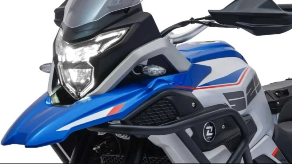 Excelle 525X ADV, encore un autre clone de BMW GS de Chine Ritratto di Matteo Pozzi