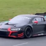 VIDEO - Valentino débute sa carrière dans l'automobile : un essai à Magny-Cours