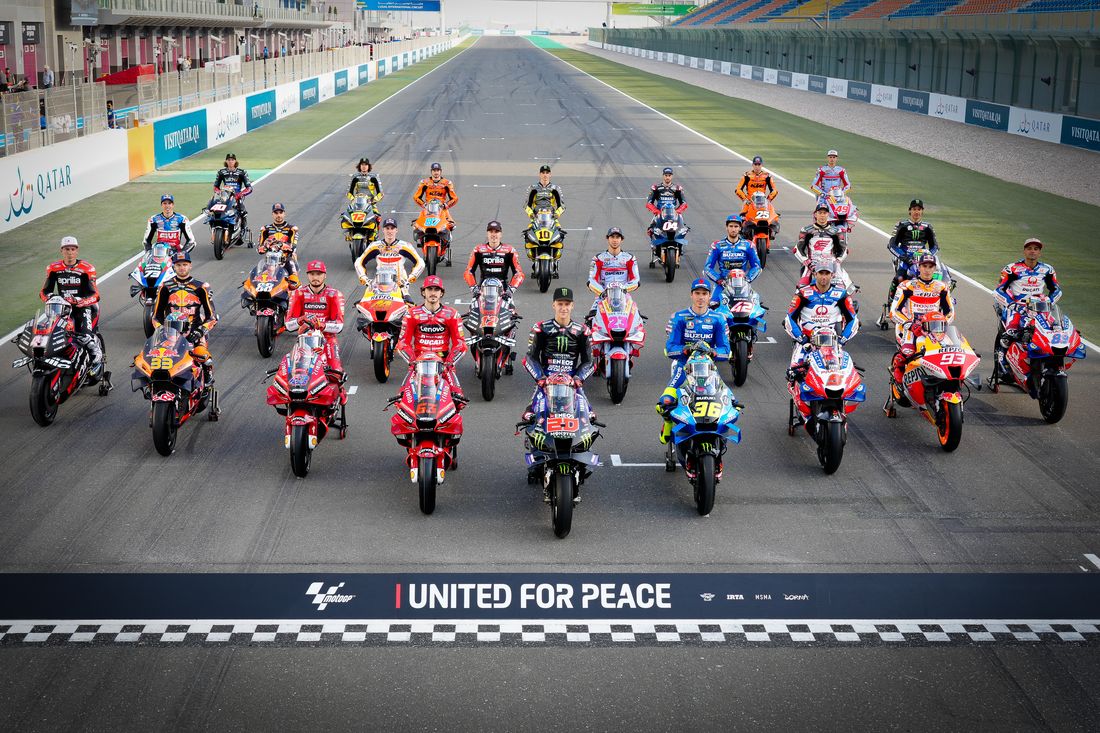 LA PHOTO – Les pilotes MotoGP unis pour la paix