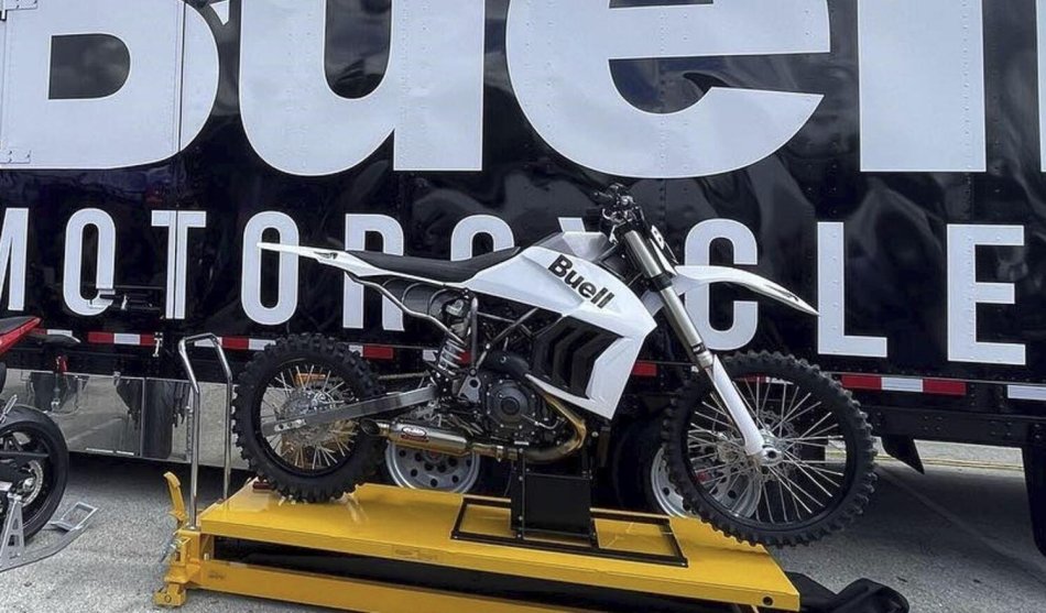 Moto - News: Buell 1190 Super Touring e 1190 Baja DR: debutto a suon di cavalli!