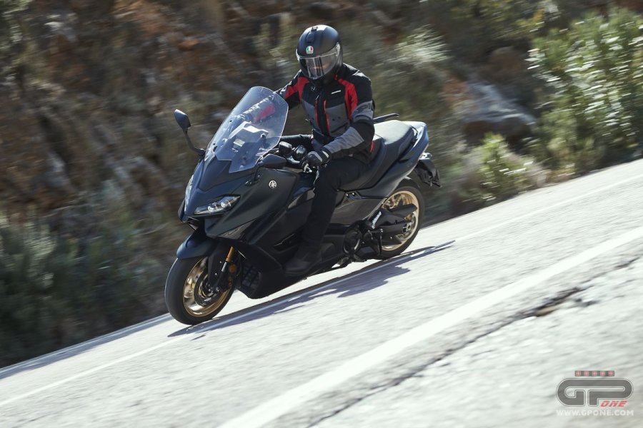 Moto - Test: Video Prova Yamaha TMax 2022: un regno lungo vent'anni!