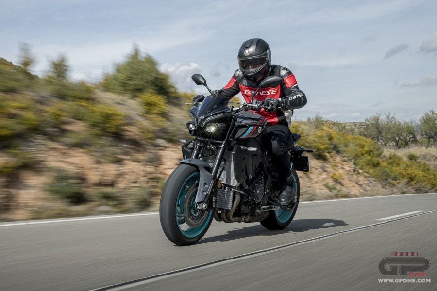 Moto - Test: PROVA Yamaha MT-10 2022: l'anima oscura del Giappone