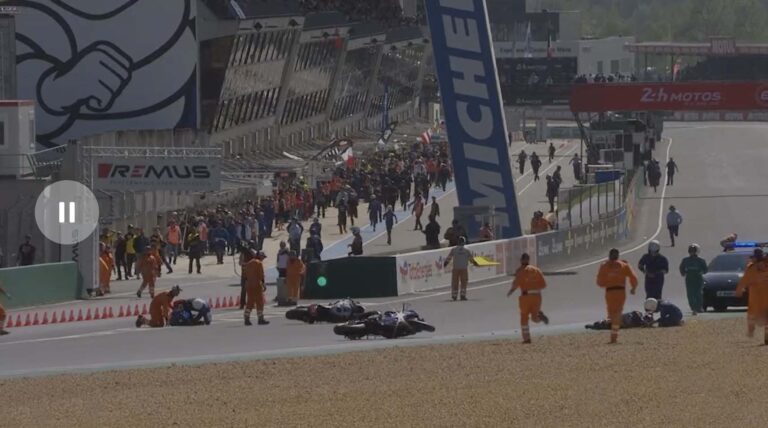 SBK, 24 Heures du Mans : accident entre Bradley Smith et Christophe Seigneur