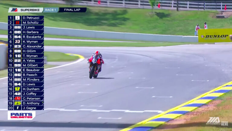 VIDÉO - Faits saillants Gara1 Road Atlanta MotoAmerica: Petrucci fa tris