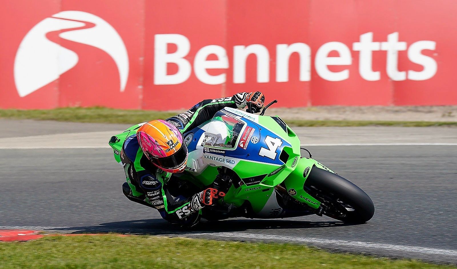 SBK, Lee Jackson ramène Kawasaki à la victoire de BSB à Oulton Park