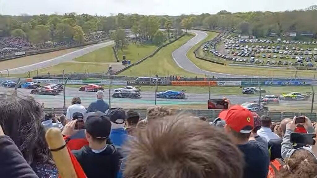 Brands Hatch : voici comment Valentino Rossi a évité l'accident en Course 1