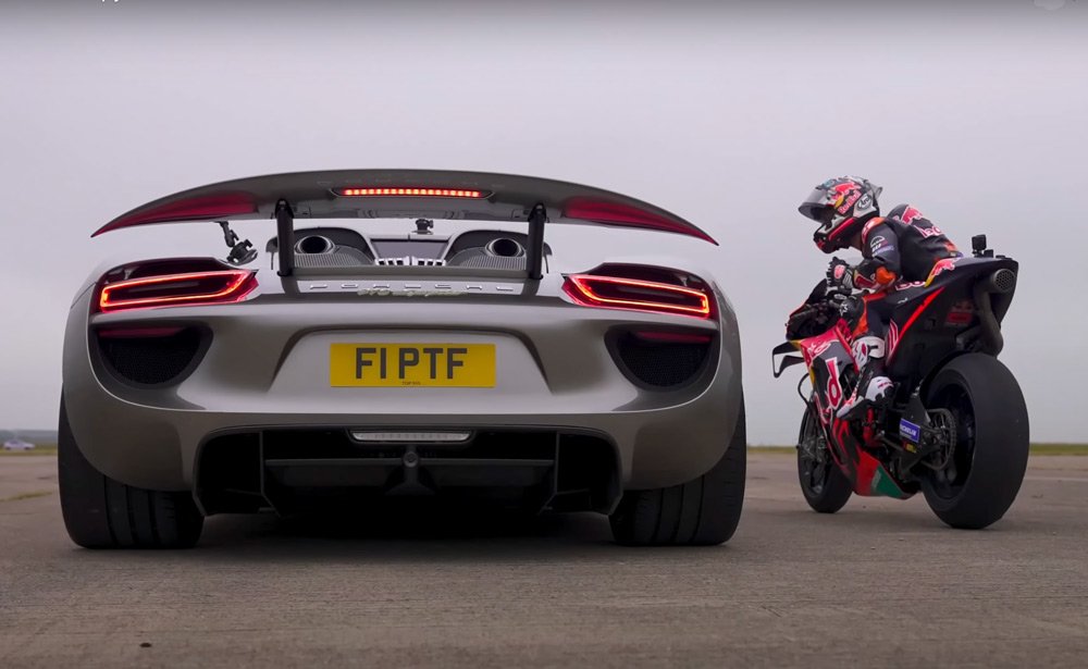 MotoGP, VIDEO - Porsche 918 VS KTM με τον Dani Pedrosa: ορίστε ποιος κερδίζει τον αγώνα έλξης