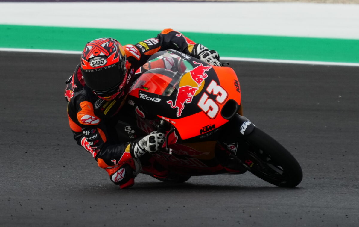 Guerrier Deniz Oncu Moto3: plus fort que la douleur, le championnat du monde toujours en vie