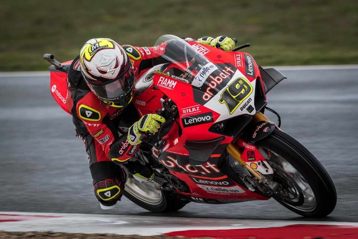 LIVE Superbike Magny-Cours : Live Race-1 en temps réel