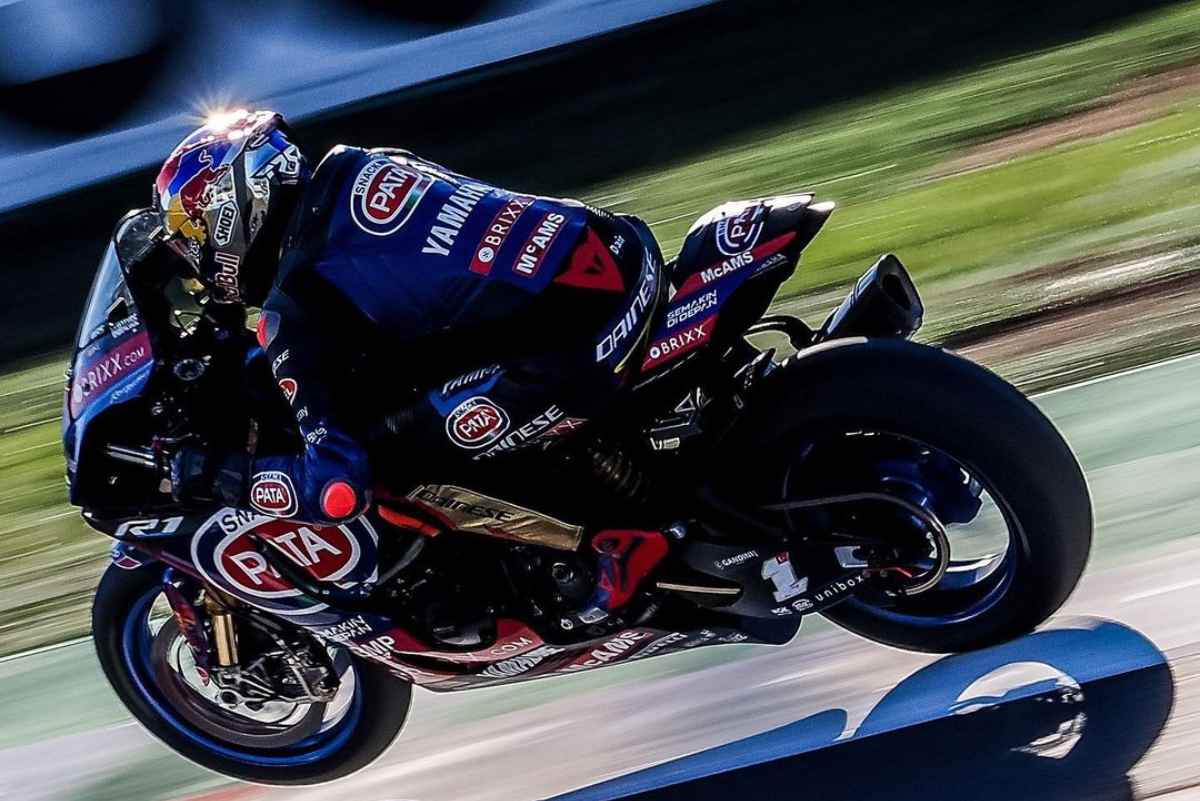 LIVE Superbike Magny-Cours : Live Race-2 en temps réel
