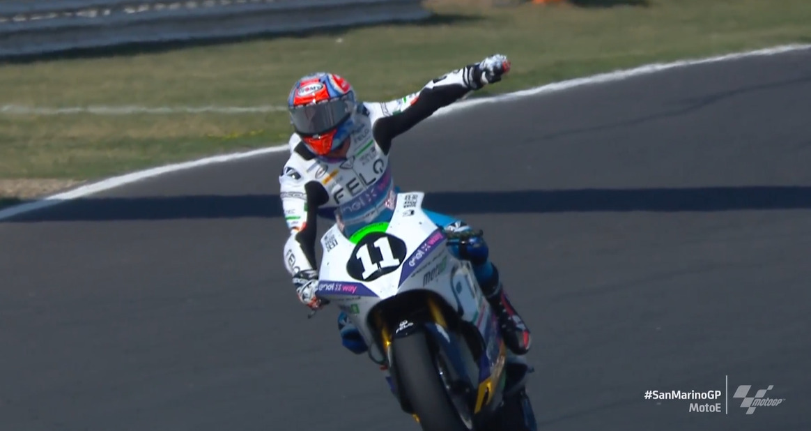 MotoE Misano, závod 2: Matteo Ferrari zesměšňoval Casadeiho v cíli fotografie
