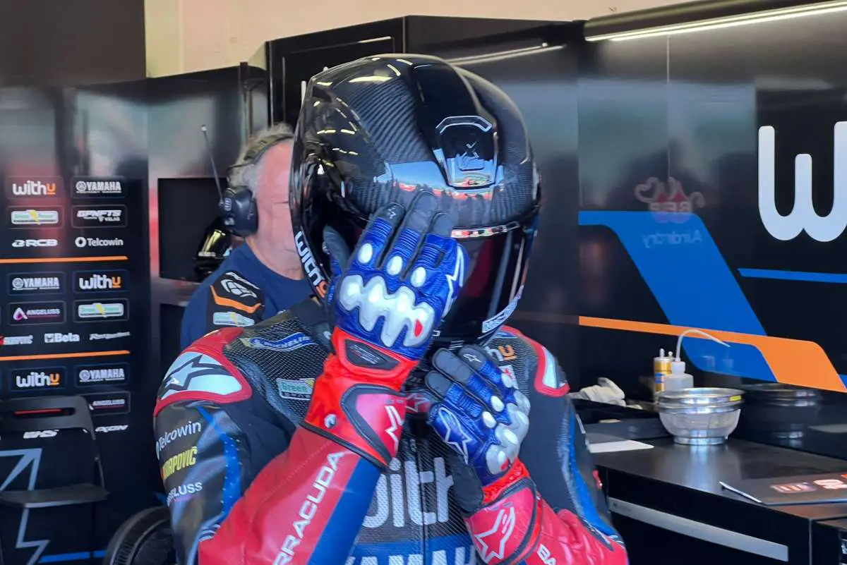 MotoGP, Misano Test: Andrea Dovizioso trên đường đua với mũ bảo hiểm khí động học