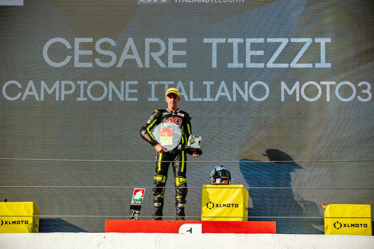 Cesare Tiezzi, voilà qui est le nouveau champion italien de Moto3