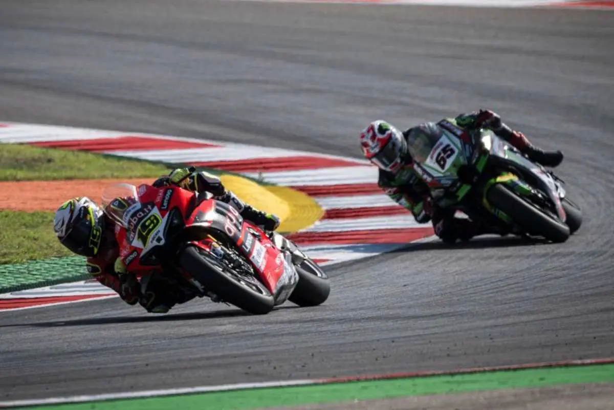 LIVE Superbike Portimao 2022 : Live Race-2 en temps réel