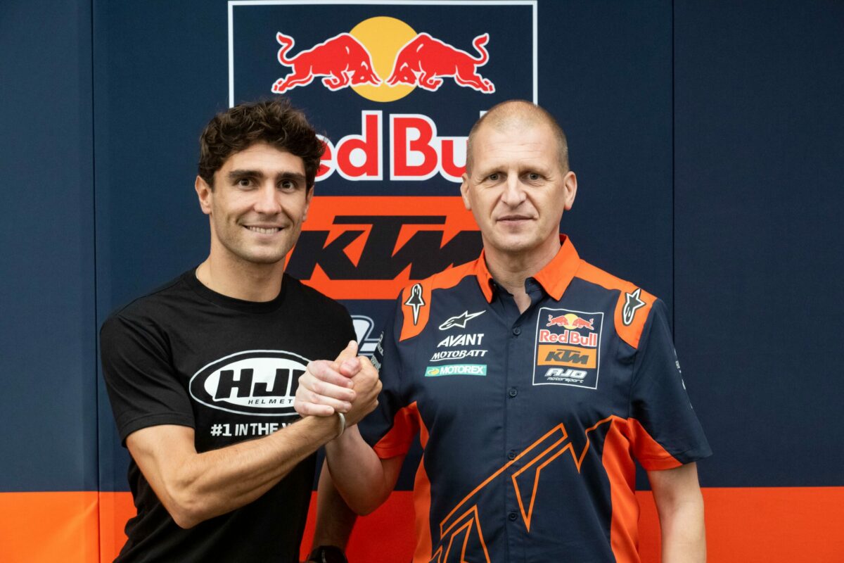 Moto2 OFFICIEL Albert Arenas avec Acosta en KTM Ajo en 2023