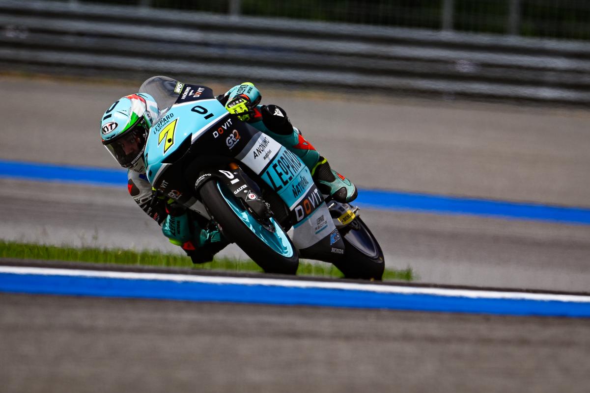 Moto3 Thai : Dennis Foggia triomphe et espère encore, Rossi 3e !