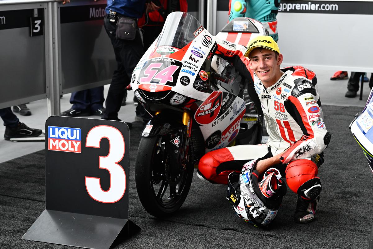 Moto3 : Riccardo Rossi revient sur le podium, un rayon de soleil pour l’équipe SIC58