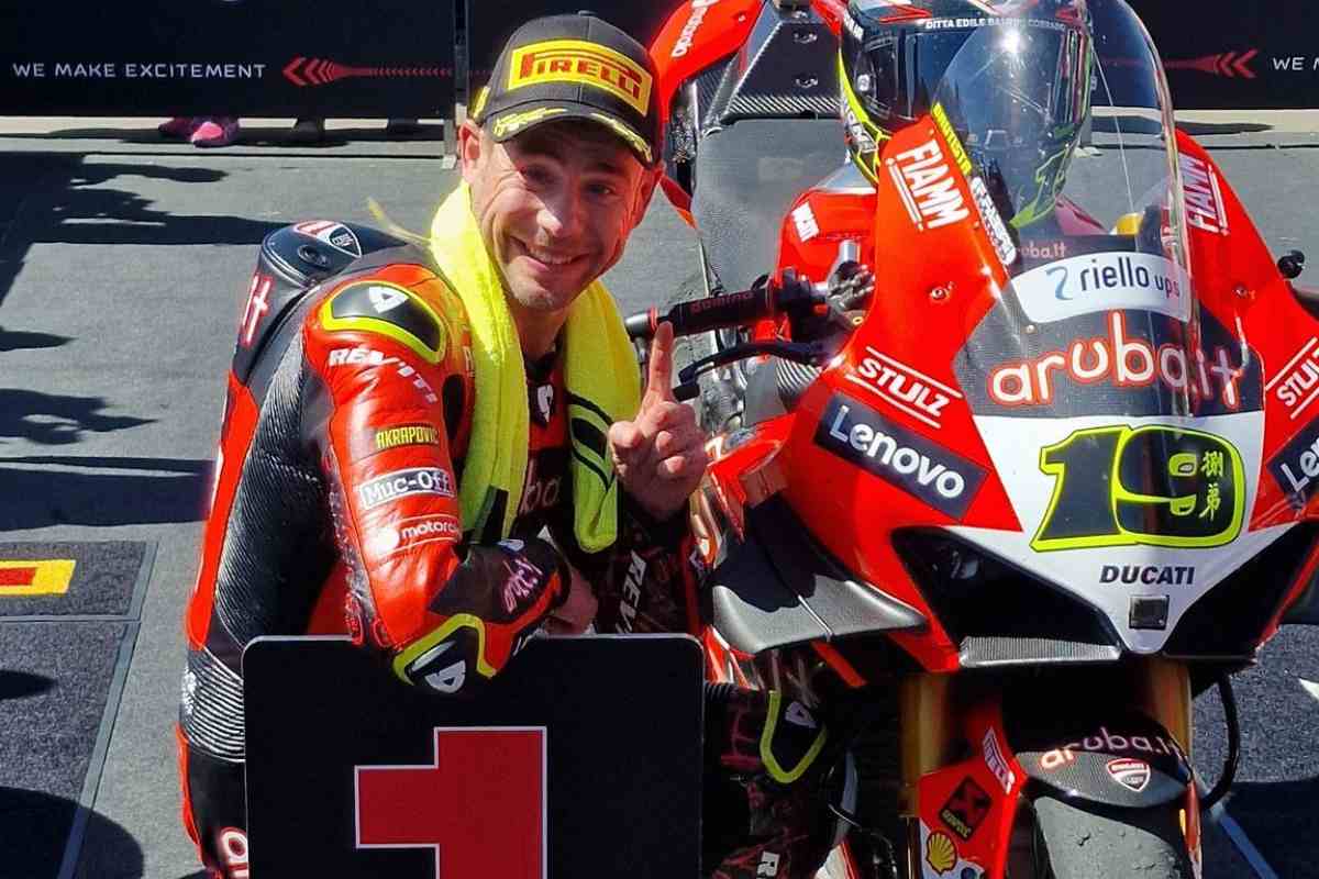 Superbike, Bautista ne pense pas au titre : “J’aime les combats avec Toprak et Rea”