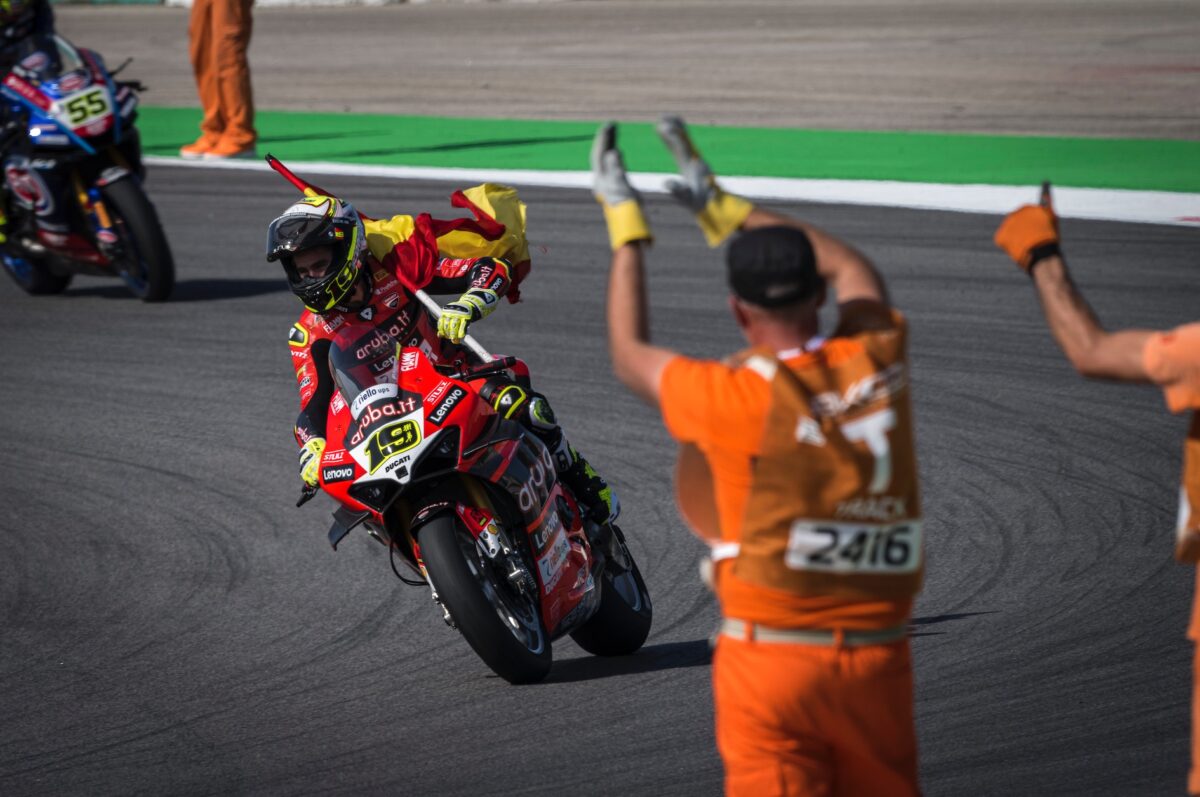 Superbike Portimao : Alvaro Bautista écrase la résistance, quel coup dur en course 2