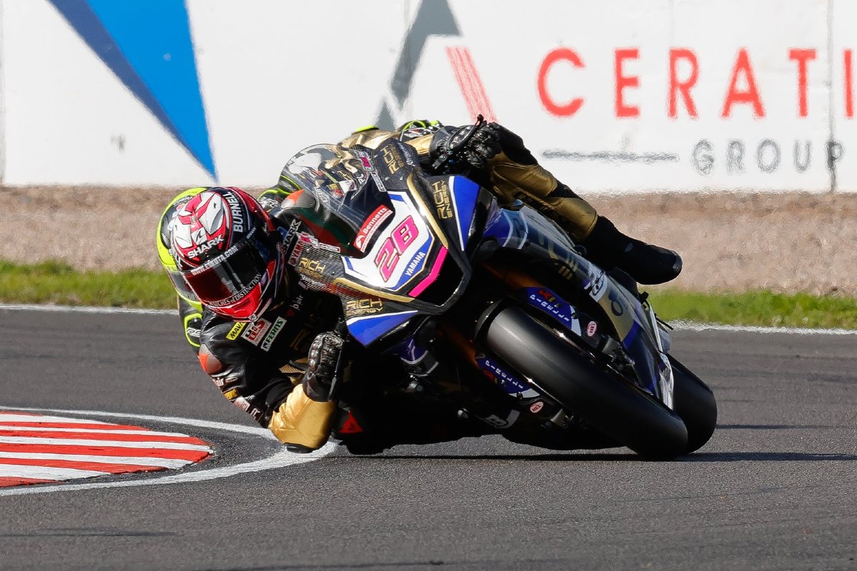 Bradley Ray remporte et hypothèque le titre British Superbike 2022