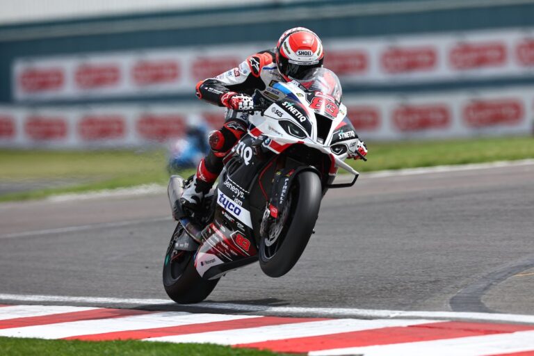 Danny Buchan e SYNETIQ BMW all'assalto del British Superbike 2023