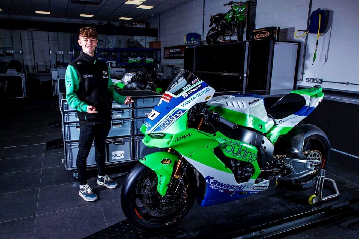 Ligne verte Kawasaki en British Superbike : Max Cook à ses débuts