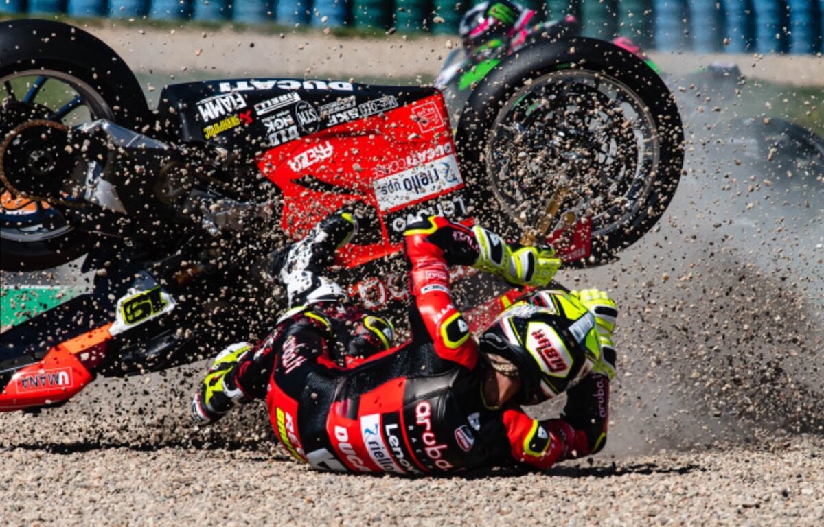 Superbike : les chutes ont le vent en poupe, qui est le maillot noir ?  Voici les chiffres