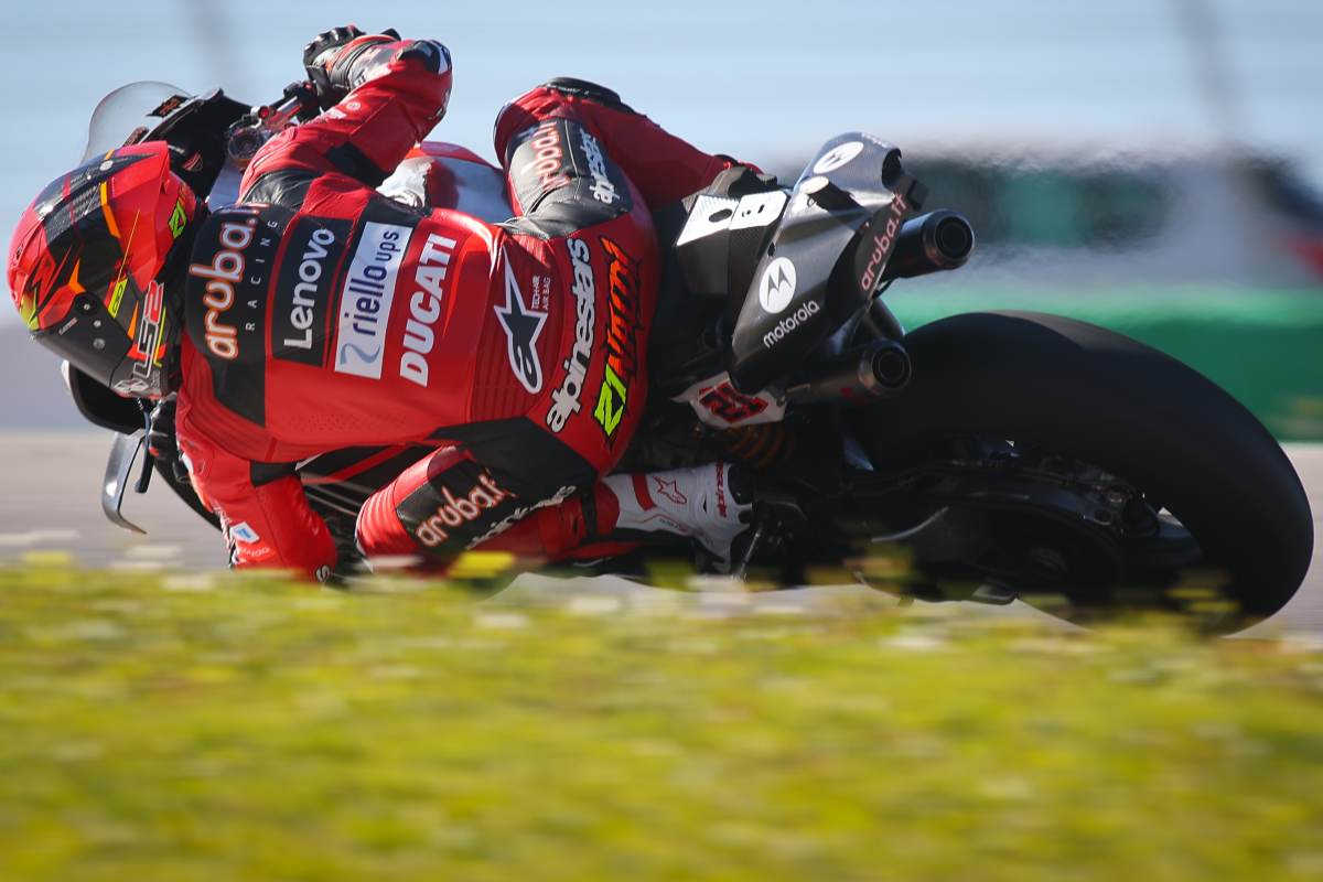 Superbike test Portimao, dag 1 klassement: Rinaldi verbrandt iedereen