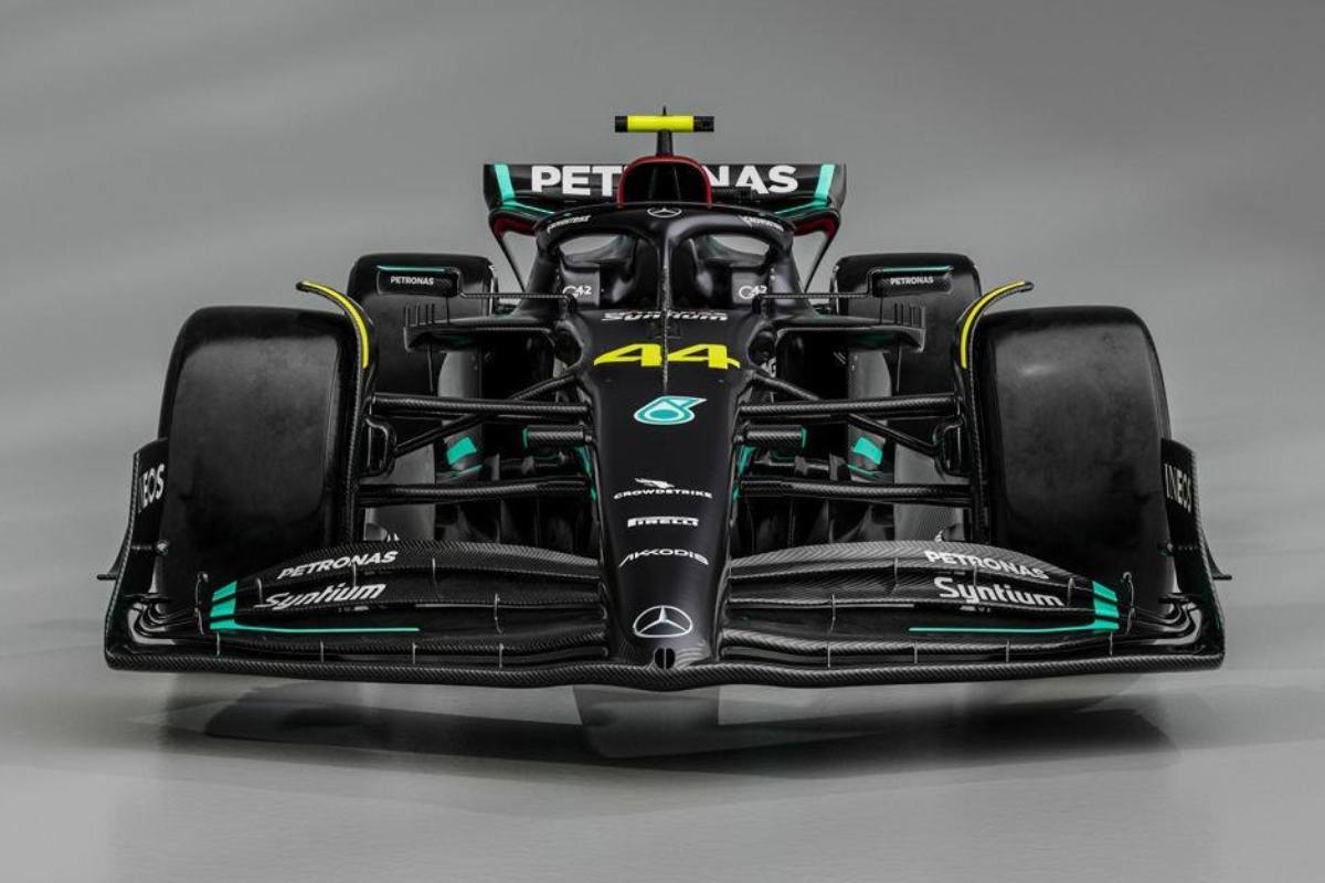 F1, Mercedes revient au noir total avec la W14 : Hamilton à la poursuite du 8e titre