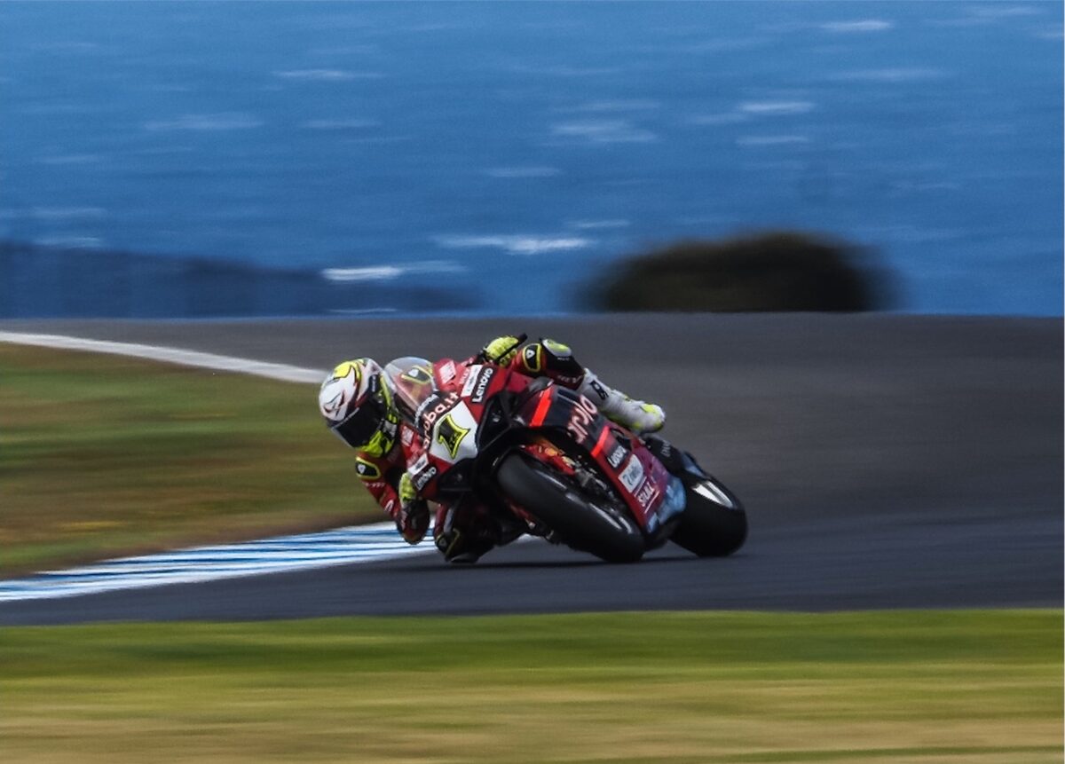 Superbike Test Phillip Island manche 3 : Bautista accélère, Vierge chute