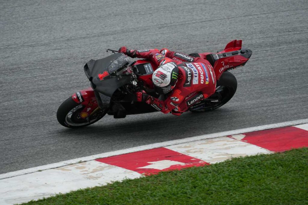 MotoGP, Bagnaia kuat meski basah: “Pada 2022 itu adalah mimpi buruk” Pecco Bagnaia MotoGP Test Sepang